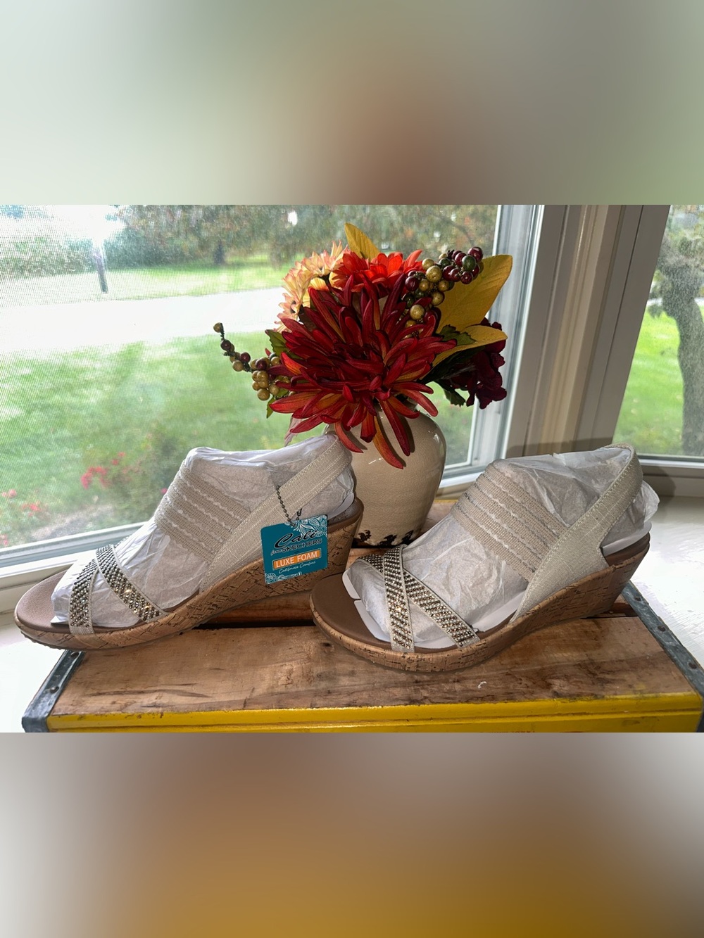 Skechers Beverlee Fancy Womens Wedge Sandals Size 10 Color Natural Lux Foam NIB - Picture 3 of 10